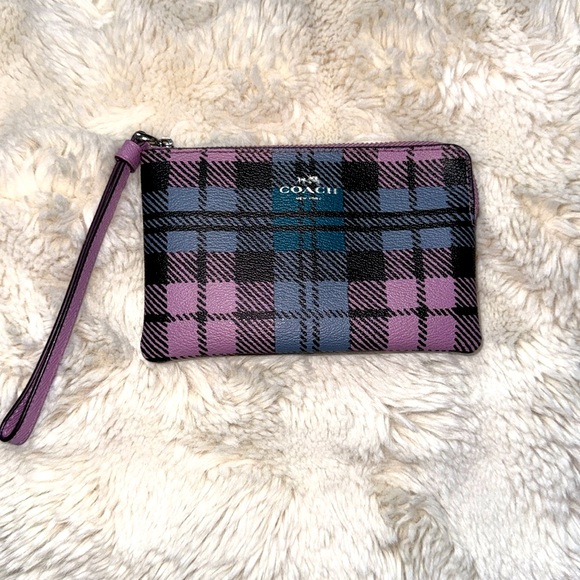 COACH PLAID WRISTLET - Picture 9 of 9
